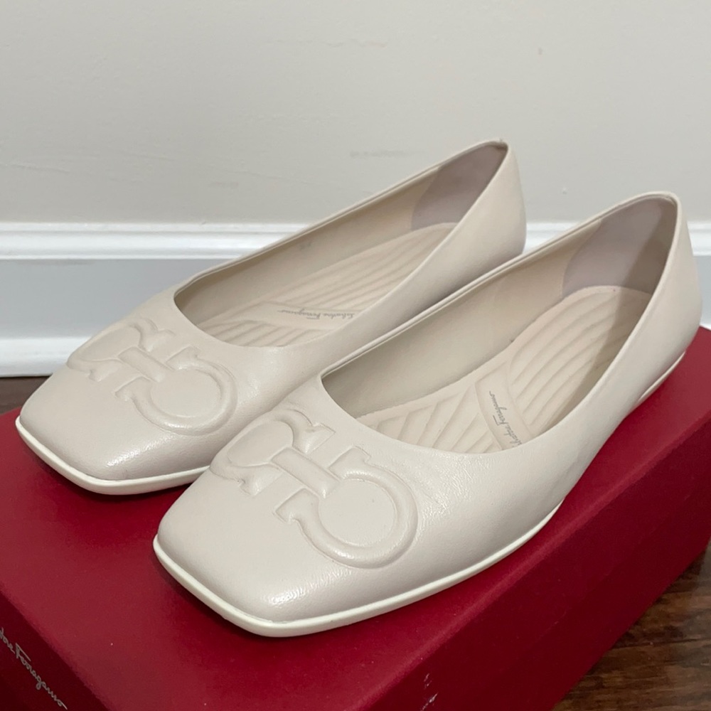 Salvatore Ferragamo Gancini Leather Ballet Flat
